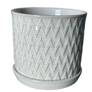 Sagebrook Ivory & Beige Chevron Designed Ceramic Planter For Home/Office